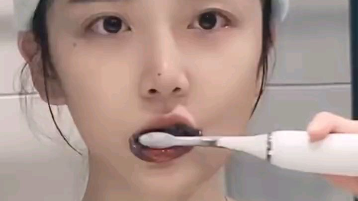 俞香子: 你们都几点睡 比比谁最晚哈哈
